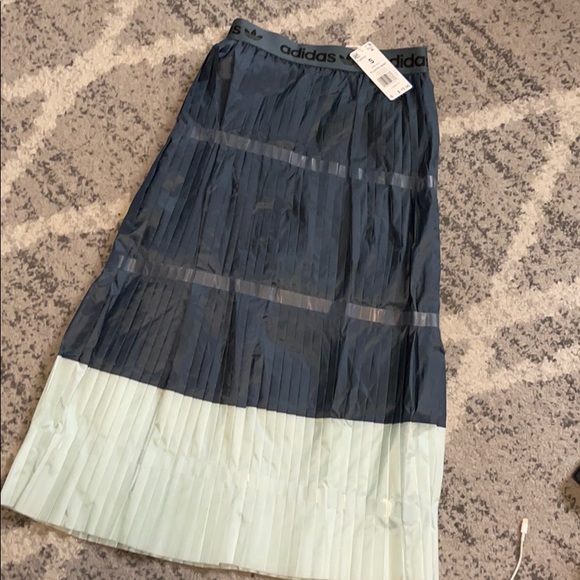 Adidas pleated color block midi skirt Navy and aqua NWT S - Picture 4 of 4